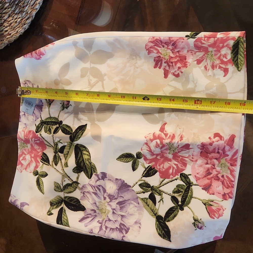 Ann Taylor Factory White Floral Pencil Skirt ♥ - Picture 6 of 7